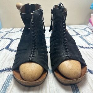 Miz Mooz Size 42 Black Sandals Stylish Comfort